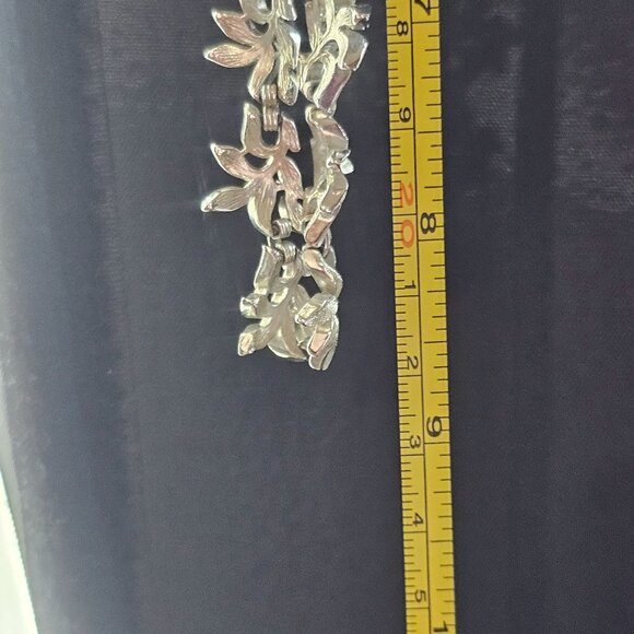 Vintage Trifari Silver-Tone Leaf Necklace 16 Inches Adjustable With Elegant Text - Picture 4 of 9